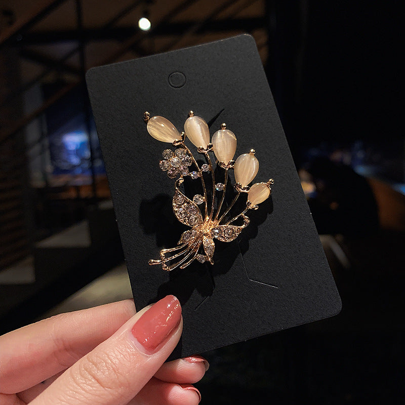 Daisy Pin