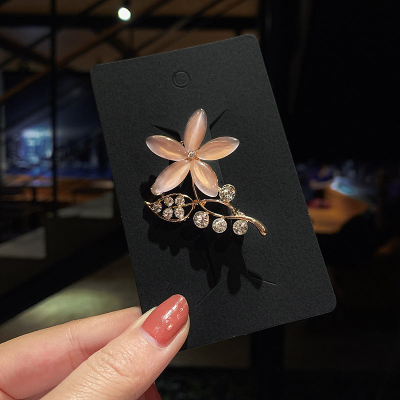 Daisy Pin