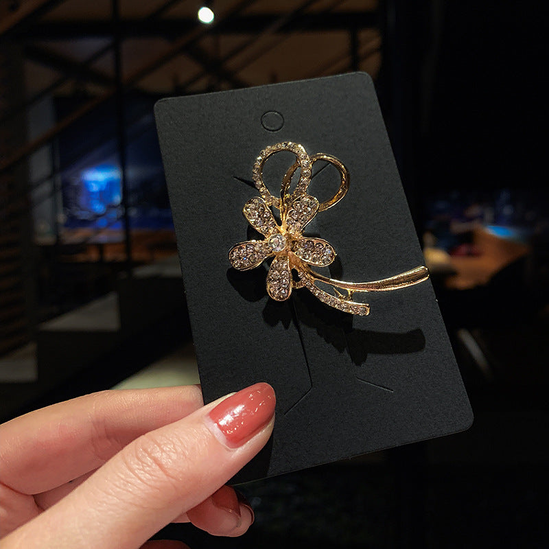 Daisy Pin